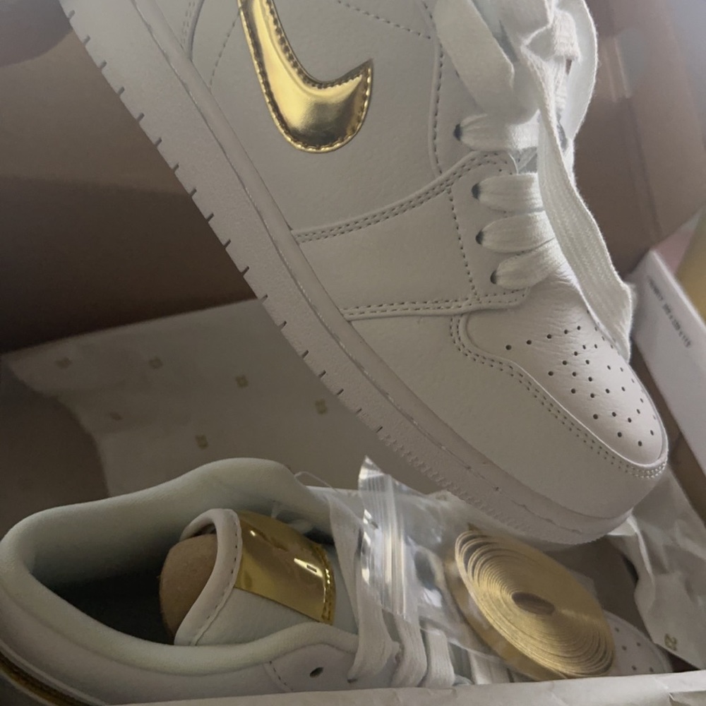 White Air Jordan 1 Low SE size US6